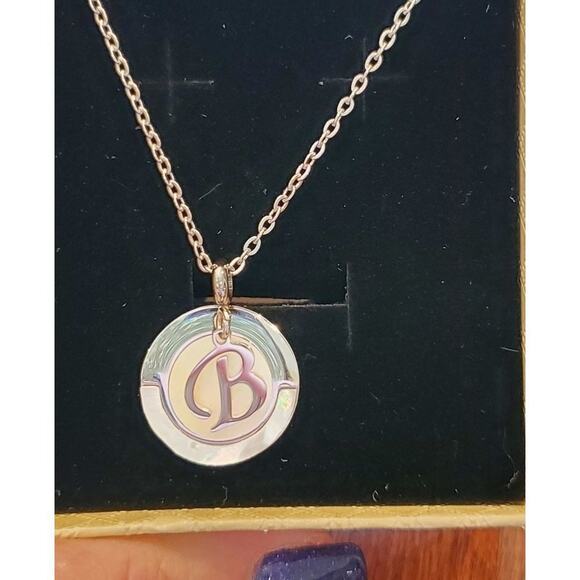 INITIAL NECKLACE - Picture 3 of 11